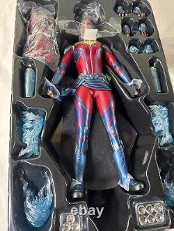 Hot Toys Avengers Endgame Captain Marvel MMS575 1/6 Scale Collectible Figure