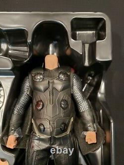 Hot Toys Avengers Endgame Thor MMS557 Body with Hands Lightening Effects & Box