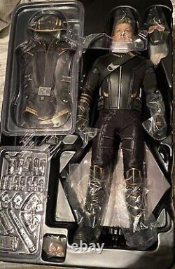 Hot Toys Hawkeye (Deluxe Version) Avengers Endgame 1/6 Collectible Figure