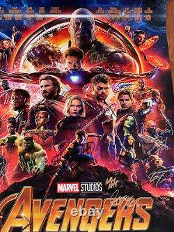 Affiche De Cinéma Avengers Infinity War Cast Signed Stan Lee Endgame Chadwick Boseman