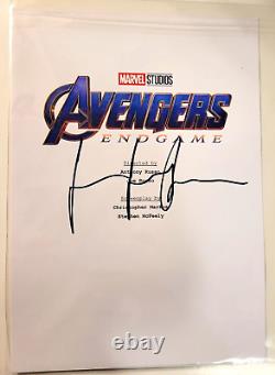 Elizabeth Olsen a signé la couverture du scénario d'Avengers Endgame - COA