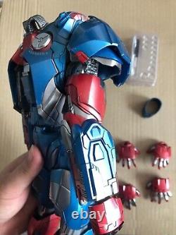 Figurine d'action Iron Patriot 2.0 HOTTOYS HT 1/6 Avengers Endgame Collection utilisée