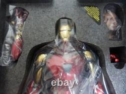 Hot Toys Iron Man Mark 85 LXXXV Avengers Endgame MMS528-D30 1/6 Figure Fedex DHL translated in French is: 

Hot Toys Iron Man Mark 85 LXXXV Avengers Endgame MMS528-D30 Figurine 1/6 Fedex DHL.