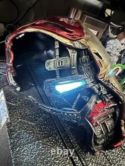 Statue du casque endommagé de Iron Man du Royaume des Bêtes Avengers Endgame