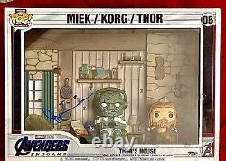 Taika Waititi a signé Funko Pop Deluxe Moment Thors House Marvel Avengers Endgame